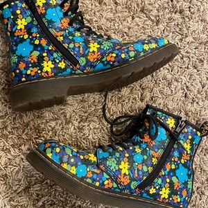 Colorful Floral Dr. Martens Zip-up Delaney style. EUR 36 USA 5